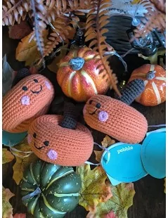 Cadeaux Positifs En Forme De Citrouille Tricotée,Cadeau Original & Amusant, Cadeau De Soutien émotionnel Crocheté,Decoration Maison,Citrouille Positive Pocket Hug,Surprise Collegue Bureau,Halloween